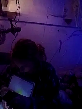 Snapshot of issyamazin chatting on April 8, 2026, 2:02 am issyamazin online show from April 8, 2026, 2:02 am