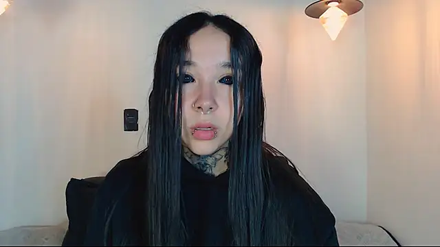 Snapshot of alien_eyes09 chatting on March 5, 2026, 2:08 am alien eyes09 online show from March 5, 2026, 2:08 am