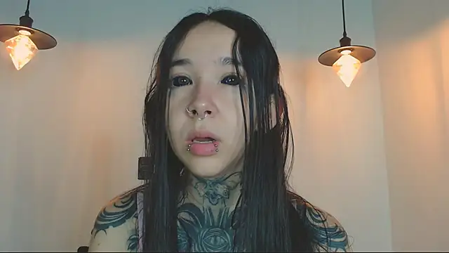 Snapshot of alien_eyes09 chatting on March 16, 2026, 2:08 am alien eyes09 online show from March 16, 2026, 2:08 am