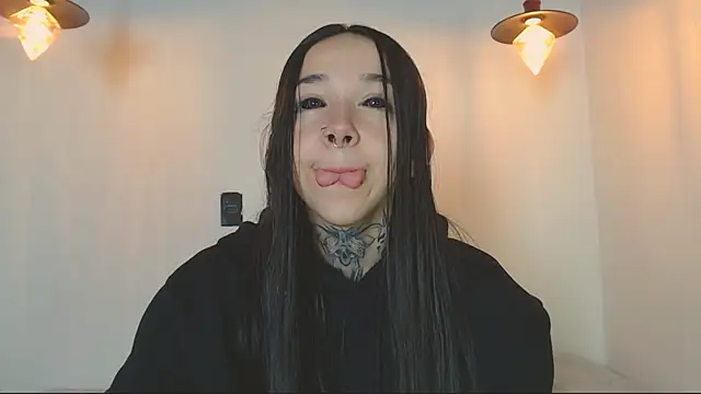 Snapshot of alien_eyes09 chatting on April 4, 2026, 1:12 am alien eyes09 online show from April 4, 2026, 1:12 am