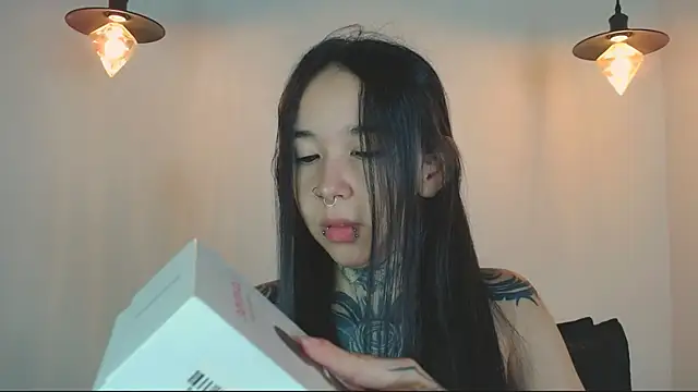 Snapshot of alien_eyes09 chatting on March 14, 2026, 2:06 am alien eyes09 online show from March 14, 2026, 2:06 am