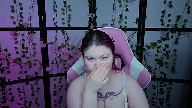Snapshot of kitsune_little chatting on June 21, 2026, 10:26 pm kitsune little online show from June 21, 2026, 10:26 pm