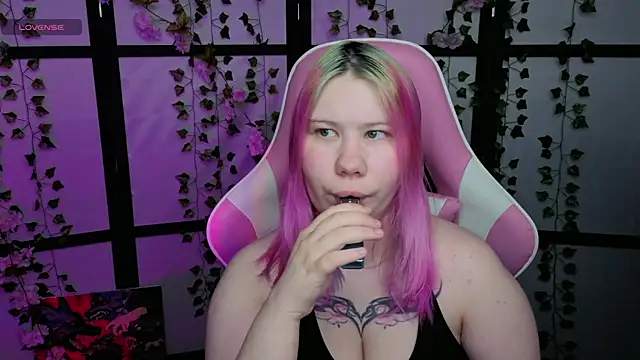 kitsune little online show from April 10, 2026, 9:22 pm