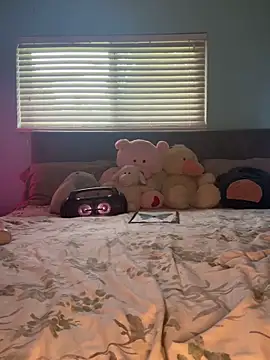 Snapshot of daniella_monroe chatting on April 6, 2026, 7:37 pm daniella monroe online show from April 6, 2026, 7:37 pm