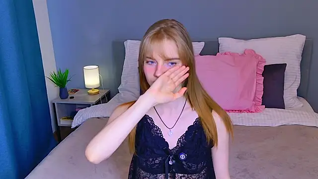 Snapshot of ElfieWhite chatting on April 22, 2026, 4:36 pm ElfieWhite online show from April 22, 2026, 4:36 pm