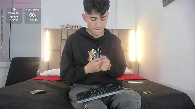 Noir Sebas online show from April 16, 2026, 3:18 am