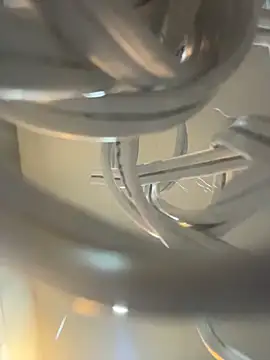 Anya Volker online show from April 11, 2026, 11:36 am