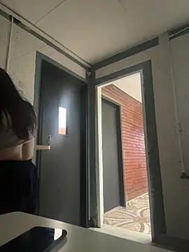 Anya Volker online show from March 29, 2026, 11:34 am