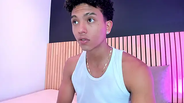 Snapshot of jhoystrong_ chatting on February 20, 2026, 7:38 pm jhoystrong online show from February 20, 2026, 7:38 pm