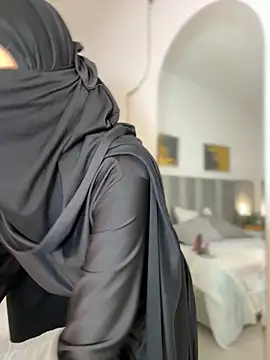 aminaa  online show from February 14, 2026, 7:03 pm