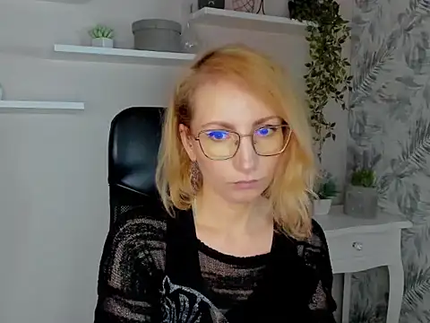 Snapshot of CinderellaMoon chatting on February 23, 2026, 6:25 am CinderellaMoon online show from February 23, 2026, 6:25 am