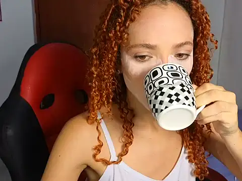 Snapshot of CandyyMonroe chatting on February 20, 2026, 12:07 pm CandyyMonroe online show from February 20, 2026, 12:07 pm