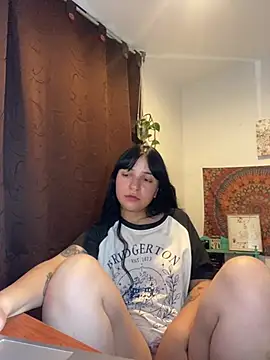 Abril Thompson221 online show from May 16, 2026, 2:10 am