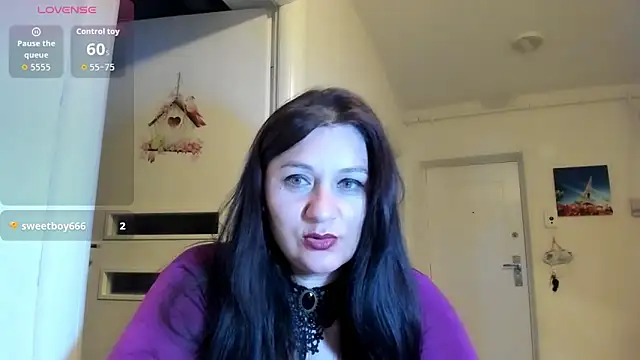 EVELYNA88 online show from May 3, 2026, 7:39 pm