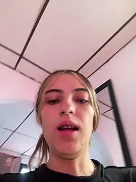 Sophie vega1 online show from May 28, 2026, 3:51 pm