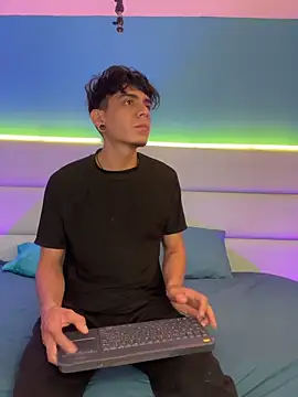 abrilandjulian online show from March 16, 2026, 11:47 am