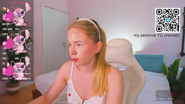 Snapshot of Linda__Bloom chatting on April 1, 2026, 1:08 am Linda Bloom online show from April 1, 2026, 1:08 am