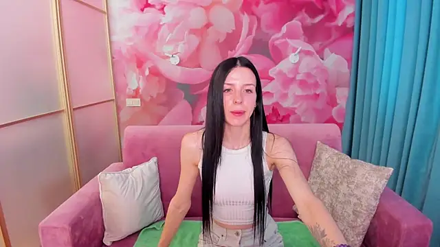 Snapshot of NoirDiva chatting on June 17, 2026, 5:51 am NoirDiva online show from June 17, 2026, 5:51 am