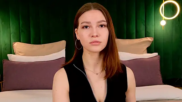 RebecaFields online show from April 1, 2026, 3:20 pm