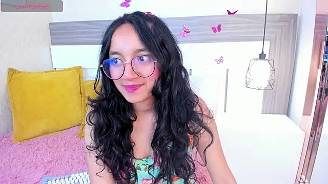 Emilyblussh online show from April 8, 2026, 7:26 pm