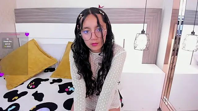 Emilyblussh online show from March 18, 2026, 6:42 pm