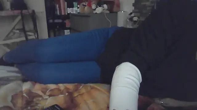 luanahot1 online show from February 16, 2026, 12:59 pm