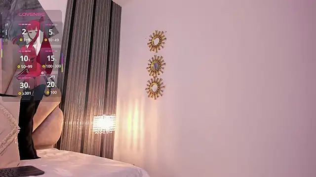 Snapshot of LunaVelour13 chatting on April 5, 2026, 9:49 am LunaVelour13 online show from April 5, 2026, 9:49 am