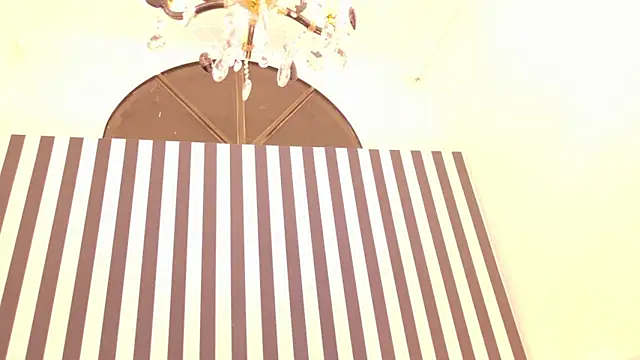 Kinsleybrown online show from May 21, 2026, 10:23 am