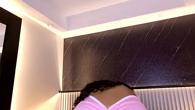 Kinsleybrown online show from April 24, 2026, 4:14 am