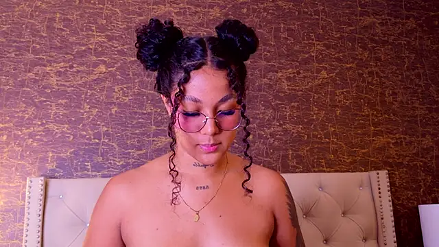 Snapshot of Kinsleybrown chatting on March 21, 2026, 8:19 am Kinsleybrown online show from March 21, 2026, 8:19 am