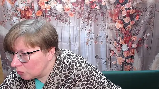 Snapshot of RadaChudna chatting on April 15, 2026, 5:13 am RadaChudna online show from April 15, 2026, 5:13 am