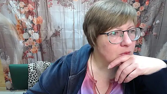 Snapshot of RadaChudna chatting on April 12, 2026, 5:11 am RadaChudna online show from April 12, 2026, 5:11 am