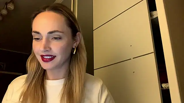 Snapshot of AmelieHot chatting on February 13, 2026, 7:47 pm AmelieHot online show from February 13, 2026, 7:47 pm