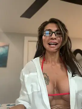 Snapshot of lunasexy79 chatting on July 4, 2026, 2:43 pm lunasexy79 online show from July 4, 2026, 2:43 pm