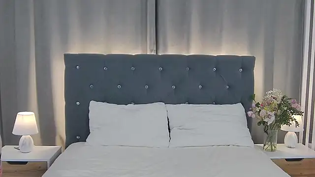 Snapshot of VikkyVonn chatting on February 18, 2026, 12:23 pm VikkyVonn online show from February 18, 2026, 12:23 pm