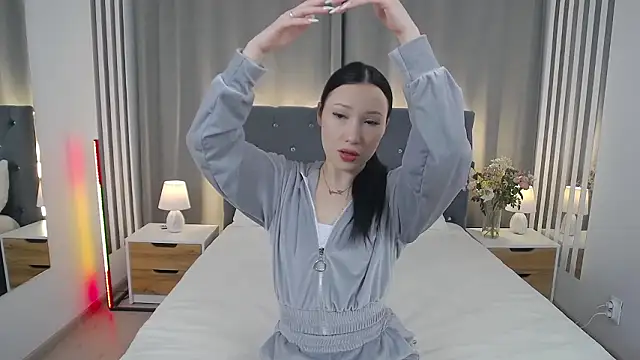 Snapshot of VikkyVonn chatting on February 19, 2026, 12:24 pm VikkyVonn online show from February 19, 2026, 12:24 pm