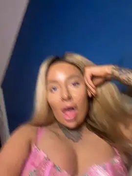 Snapshot of Summerwestt chatting on February 24, 2026, 5:14 pm Summerwestt online show from February 24, 2026, 5:14 pm