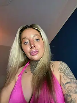 Snapshot of Summerwestt chatting on February 15, 2026, 4:17 pm Summerwestt online show from February 15, 2026, 4:17 pm