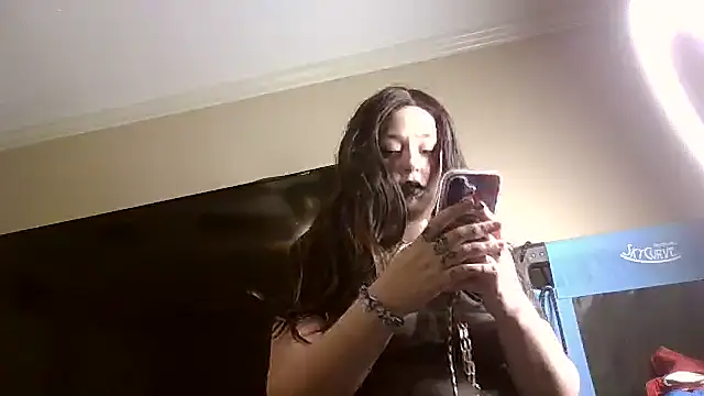 Snapshot of salem_in_the_woods chatting on February 23, 2026, 5:46 pm salem in the woods online show from February 23, 2026, 5:46 pm