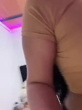 Snapshot of Valentina_Diaz15 chatting on February 14, 2026, 2:12 am Valentina Diaz15 online show from February 14, 2026, 2:12 am