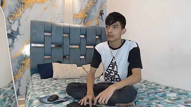 KITTY BOSH online show from April 8, 2026, 1:12 pm