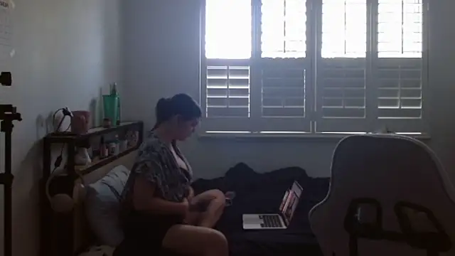 yourmila1 online show from February 27, 2026, 11:15 pm