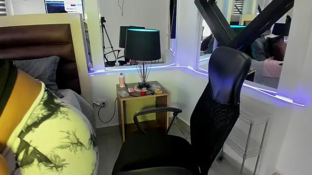 AprilBom online show from April 13, 2026, 11:47 am