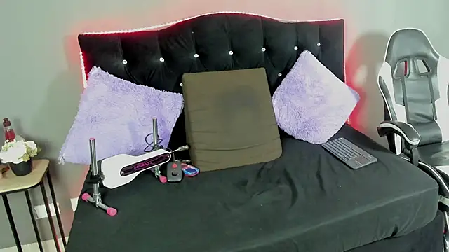 Snapshot of Ivy_Heat chatting on April 11, 2026, 1:57 am Ivy Heat online show from April 11, 2026, 1:57 am