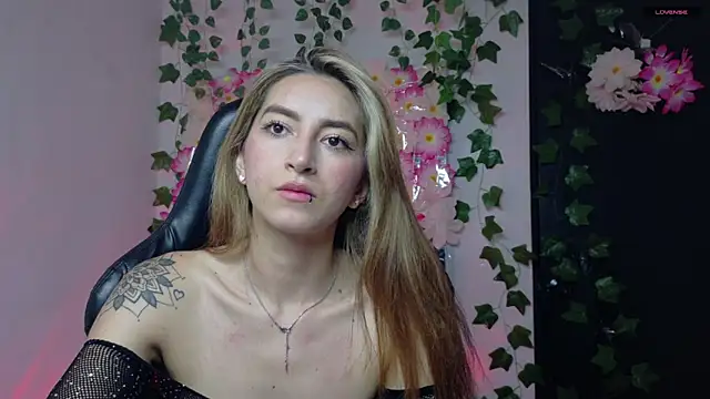 Snapshot of Mis_Cersi chatting on May 22, 2026, 8:40 pm Mis Cersi online show from May 22, 2026, 8:40 pm