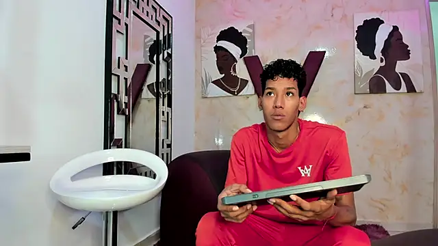 GREEN BOYS online show from March 24, 2026, 1:16 am