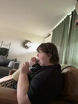 Snapshot of plushietoy chatting on February 23, 2026, 8:09 pm plushietoy online show from February 23, 2026, 8:09 pm