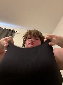 Snapshot of plushietoy chatting on April 2, 2026, 11:00 pm plushietoy online show from April 2, 2026, 11:00 pm