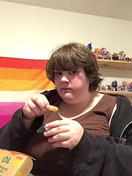 Snapshot of plushietoy chatting on March 5, 2026, 10:48 pm plushietoy online show from March 5, 2026, 10:48 pm