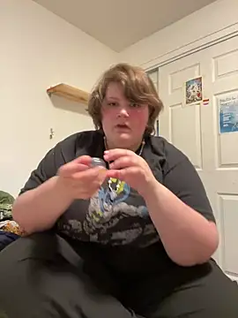 Snapshot of plushietoy chatting on April 13, 2026, 9:41 pm plushietoy online show from April 13, 2026, 9:41 pm